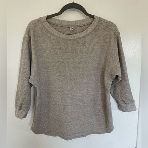 Uniqlo waffle 3/4 sleeve crewneck shirt